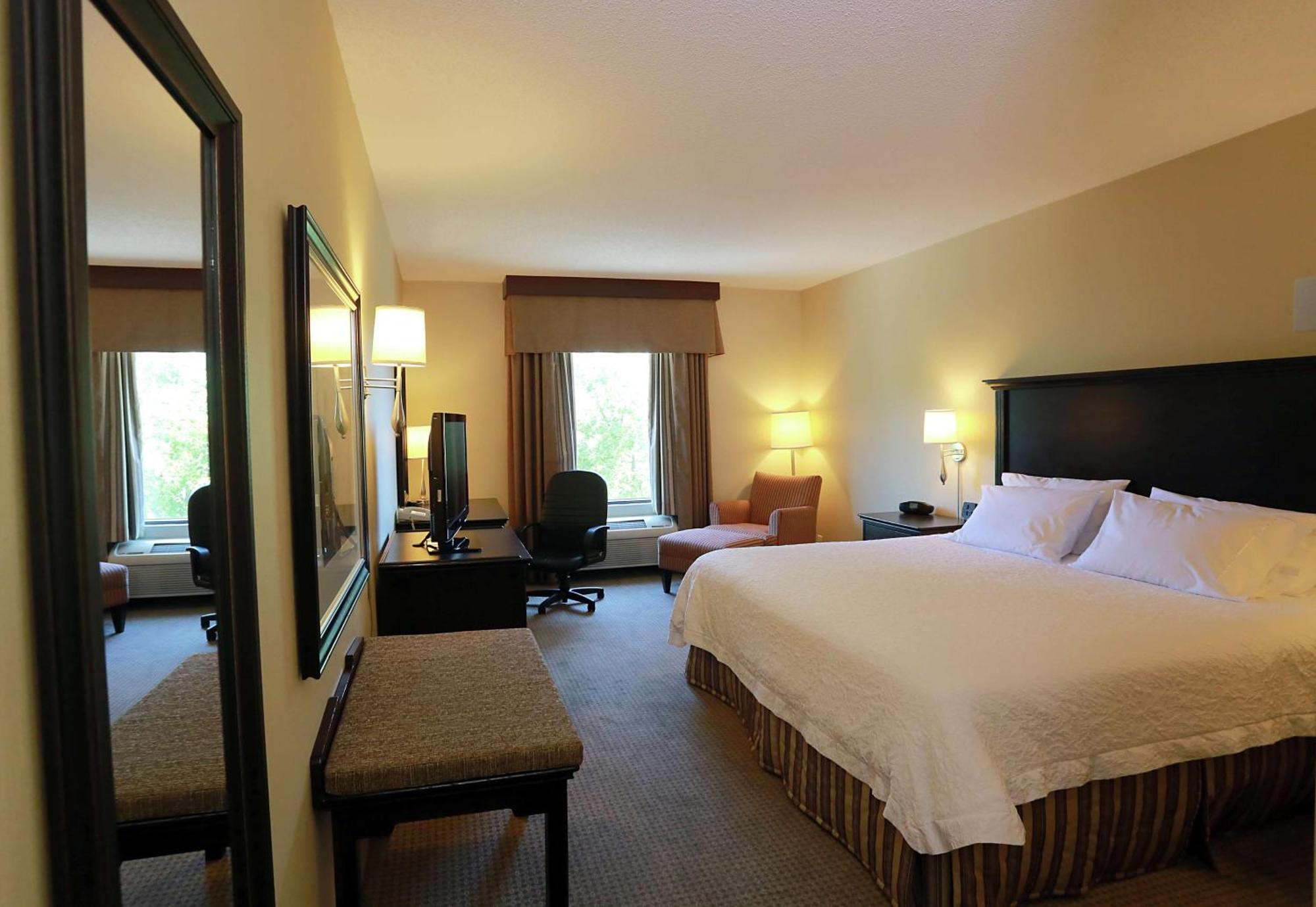 Hampton & 3* Laval