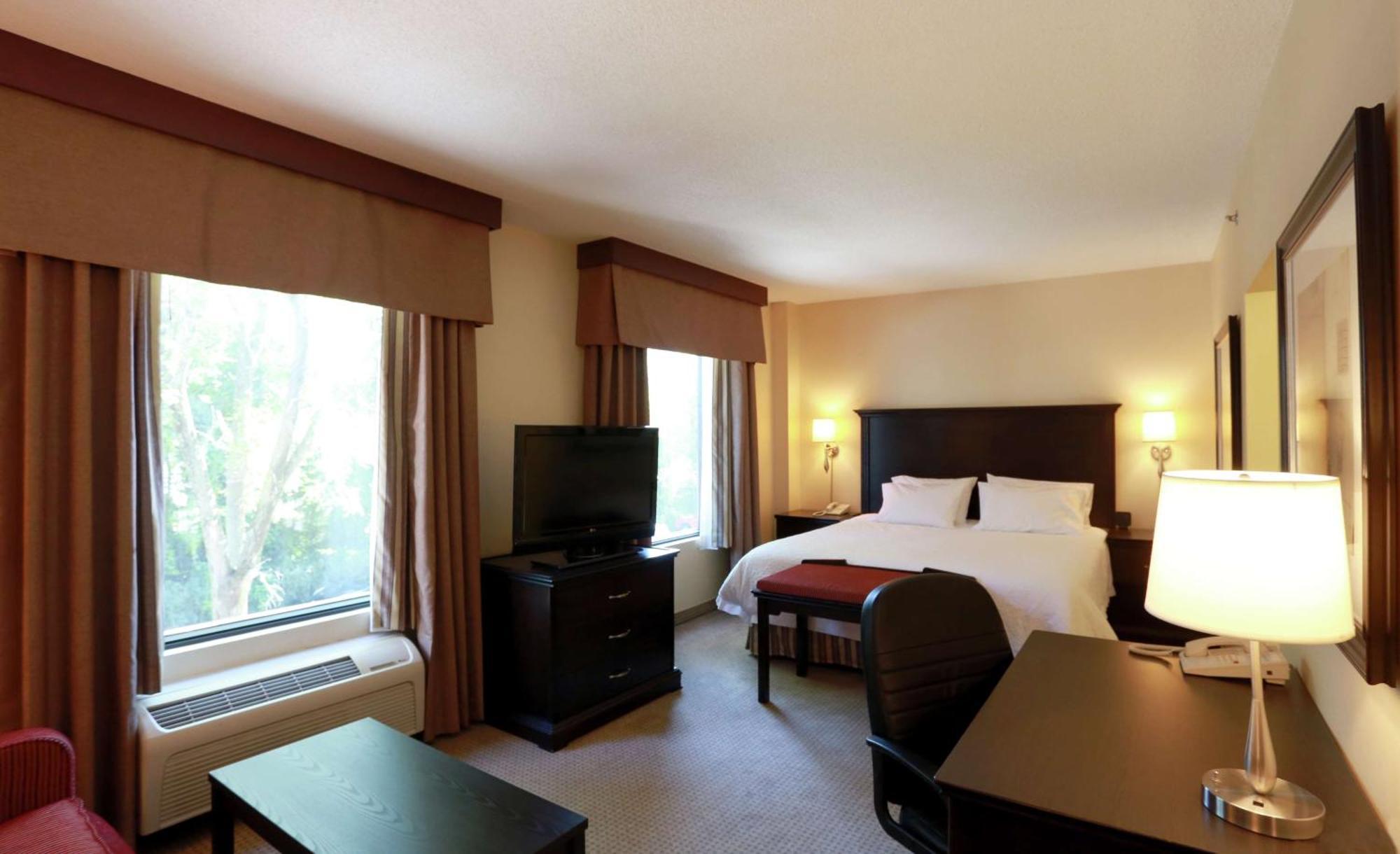Hampton & Hotel 3*